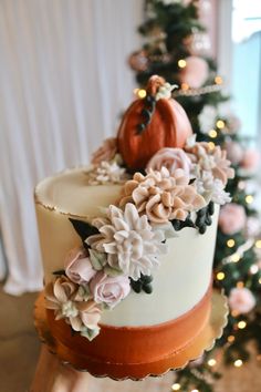 Fall Floral Pumpkin Cake by 3 Sweet Girls Cakery perfect for Thanksgiving or any occasion this fall! Floral Pumpkin, Thanksgiving Treats, Delicious Pumpkin, Pumpkin Cake, Fall Floral