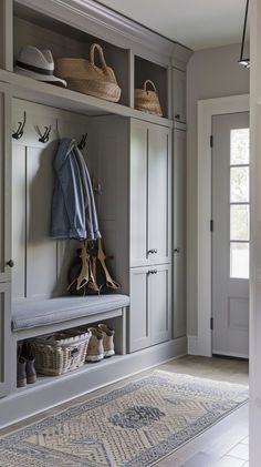 Stylish and functional entryway organization with neutral colors, built-in storage, bench, wicker baskets, and decorative rug. Entryway Organization Ideas, Mudroom Shelves, Practical Entryway, Hall Bench With Storage, Hallway Storage Cabinet, Functional Entryway, Small Mudroom Ideas, Entryway Tile