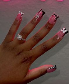 Bday Short Nails, Simple Nail Designs Heart, Shortie Nails Black Women, Animal Print Short Nails, Cute Short Nails Black Women, Long Nail Designs 2024 Trends, Shorties Nails Black, Nails Acrylic French Tip Design, Black Shorties Nails