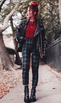 Stile Punk Rock, Stile Pin Up, Green Plaid Pants, Plaid Pants Outfit, Film Trailer, Look Grunge, Look Rock, Rock Punk, Wear Green