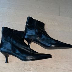 Brand New With Tags Women’s Size 8.5 Made In Spain Elegant Pointed Toe Booties Medium Width, Elegant Low Heel Medium Width Booties, Elegant Low Heel Booties, Formal Fitted Booties With Pointed Toe, Elegant Medium Width Booties For Work, Formal Fitted Pointed Toe Booties, Elegant Ankle-high Heeled Boots, Elegant Booties With Reinforced Heel For Work, Formal Booties With Sculpted Heel And Pointed Toe