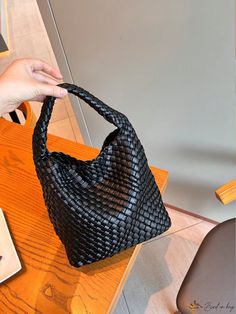 Bird in Bag - Stylish Vintage Milan-Style Woven Handbag: Elegant Bucket Bag for Office Commute, Campus Life, and Everyday Use - Lovely Dopamine Color Scheme Milan Style, Campus Life, Vintage Mermaid, Woven Handbags, Stylish Shoulder Bag, Mermaid Fashion, Bird In Bag, Square Bag, Milan Fashion