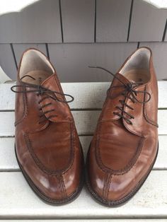 "Tan Brown Italian Designer Oxfords Casual to Dress shoes, Men's Size 9 M, by Pronto Uomo, made in Italy These shoes have nice supple Italian leather that is free of marks and scuffs.  They feature  ribbed stitching on both sides of seams, which is all intact and leather soles and heels show gentle vintage wear.  Really nice flexible construction, which means a comfortable fit!   What more do you need to make a Vintage Fashion Statement then a Great Pair of Italian Designer shoes?!  Get dapper-e Shoe Sanitizer, Oxford Dress Shoes, Italian Designer, Mens Oxfords, Vintage Wear, Italian Style, Italian Design, Tan Brown, Ultra Violet