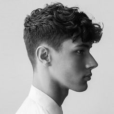 Curly Hair Taper, Curly Fade, Trendy We Fryzurach, Curly Hair Fade, Fade Hair, Men Haircut Curly Hair, Cool Mens Haircuts, Wavy Hair Men, Taper Fade