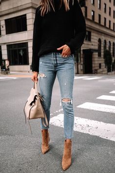 Cozy Sweaters Autumn, Look Legging, Mode Tips, Black Turtleneck Sweater, Fashion Jackson, Mode Casual, Looks Chic, Casual Winter Outfits, Outfit Inspo Fall