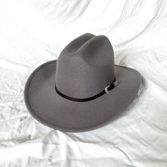 Elevate your outdoor style with our Men's Vintage Western Cowboy Hat. This hat combines resilience with aesthetic appeal, making it an excellent choice for those who enjoy the outdoors and have an eye for style. Discover the features that set it apart: FEATURES: Sun Shade: The hat's design, featuring a pinch front crown and wide brim, offers ample shade, making it ideal for outdoor activities. Classic Style: The hat's distressed look brings a classic charm to any ensemble, enhancing your appeara Cheap Brown Men's Cowboy Hat, Luxury Brown Country Cowboy Hat, Cowboy Hat Cheap Bruned Brown, Best Cowboy Hats, Cowboy Hats Women, Cowboy Hat Styles, Mens Cowboy Hats, Costume Africain, Gym Outfit Men