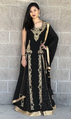 Dress Big Size Party, Dress For Big Size Woman, Party Wear Long Gowns, Indian Bridal Party, Dress Big Size, Punjabi Salwar, Silk Dressing Gown, Floral Embroidery Dress, Accessories Indian