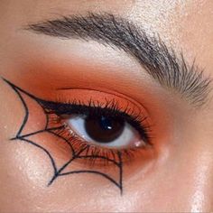 Creative Eyeliner