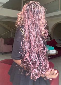 Pink + brown highlights boho french curl braids Highlights Brown Hair, Brown Highlights, Long Braids, Goddess Braids, Black Girls Hairstyles, Pink Brown, Pink Hair, Cute Hairstyles