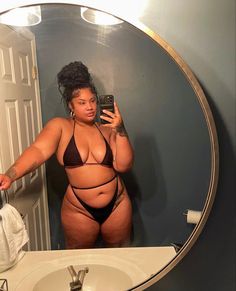 Body Positive Photography, Androgynous Models, Plus Size Baddie Outfits, Black Femininity, Big Belly, Lego Batman, Plus Size Beauty, Body Inspiration, Body Love