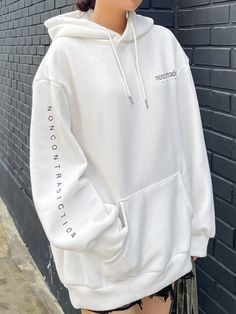 White Hoodie Outfit, Stylish Outfits Casual, Womens Trendy Dresses, Trendy Shirt Designs, Hoodie Aesthetic, Pajama Outfits, Stylish Hoodies, Everyday Fashion Outfits, Women Sweatshirts