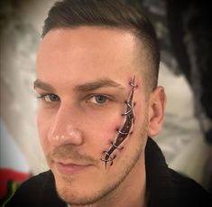 Men Halloween Face Paint Makeup Ideas, Simple Halloween Face Paint For Men, Halloween Facepainting Men, Halloween Face Paint For Adults, Mens Halloween Makeup Easy, Halloween Face Paint Adult, Easy Skeleton Makeup Men, Halloween Face Makeup For Men, Halloween Face Paint Men