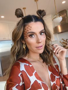 Womens Giraffe Costume, Giraffe Costume Women Makeup, Easy Giraffe Makeup Halloween, Jungle Animals Costumes, Easy Leopard Costume, Diy Jungle Costume For Women, Animal Theme Costume, Jungle Dress Up Costumes