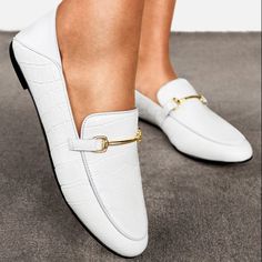 White Loafers, Tennis Shoes Outfit, Timeless Shoes, Black Oxfords, Lovely Clothes, Leather Shoes Men, Shoe Obsession, Perfect Shoes, Classic Outfits