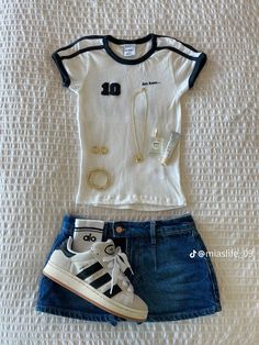 Cute Outfits Simple, Outfits Simple, School Shorts, Outing Outfit, Outfit Inspo Casual, Future Outfit, Stockholm Fashion, Cute Aesthetic, Pinterest Outfits