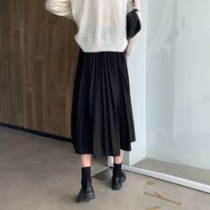 Name: fashion long pleated skirt Material:blended Features: pleated,pure,basic Color:black,brown,apricot Size(cm):Free length:76,waist:60-90 Korean Style School, Red Long Skirt, Long Pleated Skirt, Skirt Korean, Pleats Pattern, School Skirt, Pleated Long Skirt, Pleated Skirts, Langer Rock