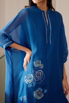 Buy Blue Muslin Cotton Embroidered Floral Applique Work Asymmetric Kurta And Pant Set For Women by Vaayu Online at Aza Fashions. Applique Kurta, Kurta And Pants, Asymmetric Kurta, Stylish Outfits Casual, Fancy Kurti, Kurti Embroidery Design, Kaftan Style