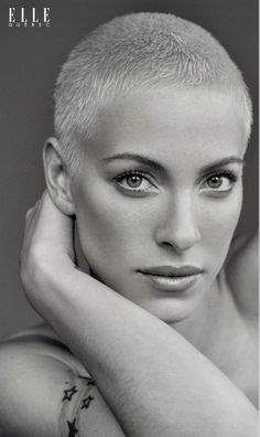 Buzzed Hairstyles, Girls With Shaved Heads, Grey Hair Don't Care, Bald Look, Bold Women