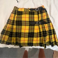 The Coolest Original 90s Clueless Yellow Plaid Mini Skirt. Perfect Mini Lenth. Minor Wear Pictured 90s Clueless, Skirts Vintage, Cher Horowitz, Yellow Skirt, Jill Stuart, Yellow Plaid, Plaid Mini Skirt, Clueless, Vintage Skirt