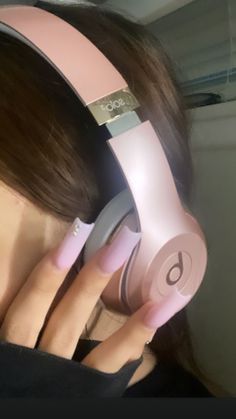 Rose gold beats wireless headphones Beats Headphones Outfit, Rose Gold Headphones, Headphone Outfit, Beats Solo 3, Beats Solo3, Rose Gold Aesthetic, Beats Solo