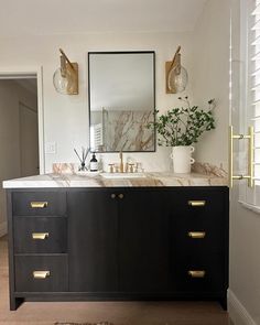 Practical luxury at its finest, porcelain slabs are the perfect addition to a shower!

Shower Walls: Magnifica Porcelain in Calacatta Antique

Designed by @edfinteriors In Bathroom