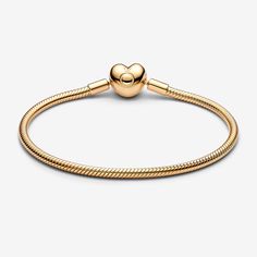 Make your story shine with the Pandora Moments Heart Clasp Snake Chain Bracelet. Our iconic snake chain bracelet gets a gleaming update in 14k gold plating, with a polished heart-shaped clasp. The clasp includes an engraved Pandora logo on one side and the Pandora Crown O logo on the other. Style this Pandora snake chain bracelet with up to 16 to 18 charms for an iconic everyday look that is all yours. - Pandora Moments Heart Clasp Snake Chain Bracelet - 14k Gold-plated unique metal blend - Sz. Pandora Logo, Snake Chain Bracelets, Mesh Bracelet, Dangle Charms, Top Gifts, Free Jewelry, Snake Chain, Bracelet Sizes, Gold Plating