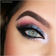 See this Instagram photo by @carolinebeautyinc • 3,074 likes Dramatic Eye Makeup, Hooded Eye Makeup, How To Apply Eyeliner, Eye Makeup Tips, Makeup Geek, Colored Contacts, Makeup Designs, Gorgeous Makeup, Eyeshadow Looks