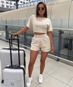 Cute Airport Outfit, Comfy Airport Outfit, Cute Travel Outfits, Airplane Outfits, Teen Fiction, Mode Casual, Outfit Trends