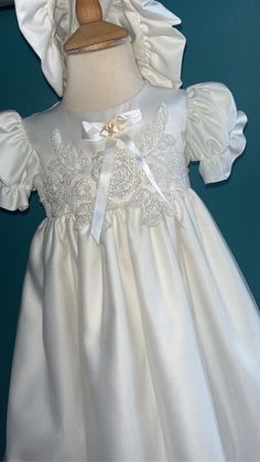 Shop our stunning baby girl ivory christening gowns baptism christening day lace dress long matching bonnet beautifully made dresses lined to add that extra comfort beautiful pearls to the front of the dress with a ivory single rose to compliment the dress beautiful lace to the bottom. Looking for that perfect dress we at PrettyBridesmaids stock the most beautiful dresses and beautiful quality guaranteed to make your little one look beautiful on her special day  Sizes  0-3 3-6 6-12  Dress  ♡ ivo Elegant Lace Patchwork Dress For Ceremony, Elegant Dresses With Lace Patchwork For Ceremony, Elegant Ceremony Dress With Lace Patchwork, White Princess Gown For Formal Occasions, White Baptism Dress With Lace Bodice, Elegant First Communion Dress With Ruffles, Elegant Lace Baptism Dress With Lace Work, Ceremony Lace Dresses With Pearl Embroidery, Lace Dress With Pearl Embroidery For Ceremony