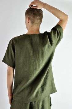 Comfort is a men's best friend so here I present you with the ultimate of comfort that men can get! Not just another boring t-shirt. It is a super quality linen top that will never allow you to sweat as the fabric absorbs body moisture better that any fabric on earth. It is made of 100% linen! Non stretchy and wrinkles beautifully as a quality linen suppose to. Khaki pants available separately. Why linen? Linen is the best clothing fabric for coolness and comfort in warm weather and hot climates Green Linen Crew Neck Top, Casual Relaxed Fit Linen Tops, Casual Relaxed Fit Flax Tops, Khaki Linen Short Sleeve Tops, Beach Kaftan, Linen Tshirts, Mens Linen, Tracksuit Tops, Lounge Dress