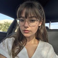 Bangs And Glasses, Glasses Inspiration, Wearing Glasses, Girls With Glasses, Pretty Hairstyles, Lany