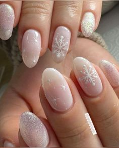 ˚˖𓍢ִ໋🍪✧˚.🎀༘⋆ Simple Winter Nails Almond, Winter Nails Almond, Winter Nail Polish Colors, Simple Winter Nails, Winter Nail Trends, Winter Nail Polish, Christmas Nails Easy, Christmas Gel Nails, Summery Nails