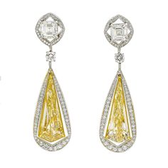 Unique certified fancy yellow diamond earrings. by NALLY Two kite shape fancy yellow diamonds with the total weight of 10.49 carats set in 18k yellow gold, accented with 160 brilliant shape diamond (0.83 carat) encrusted in white gold and suspended from a similiar style square shape diamonds (0.95 carat and 0.91 carat) that are connected with a single brilliant diamond with (0.24carat) the lower part. Total weight of the diamonds is:13.42 carat Yellow Diamond Earrings, Yellow Diamond Earring, Yellow Diamonds, Fancy Yellow Diamond, Jeweled Earrings, Classic Earrings, Fan Earrings, Yellow Earrings, Fancy Diamonds