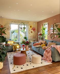 Pastel Home Design, Eclectic Pink Living Room, Feminine Maximalist Decor, Boho Dopamine Decor, Small Apartment Decorating Colorful, Maximalist Decor Small Spaces Living Room, Dopamine Living Room, Feminine Apartment Aesthetic, Gen Z Interior Design