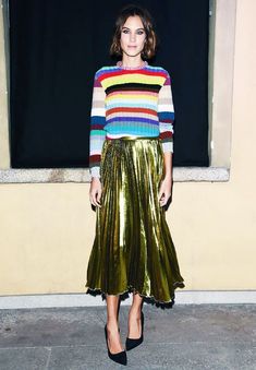 How To Style Pleated Skirt, Gold Pleated Skirt, Socks Outfit, Gold Skirt, Solange Knowles, Rock Outfit