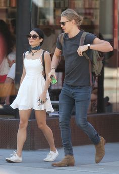 Vanessa Hudgens & Austin Butler out and about in NYC -June 24th Vanessa Austin, Vanessa And Austin, Vanessa Hudgens And Austin Butler, Estilo Vanessa Hudgens, Looks Com Short, Vanessa Hudgens Style, Austin Butler, Looks Street Style, Vanessa Hudgens