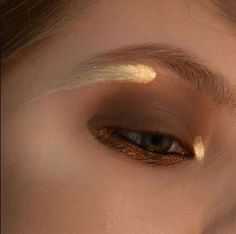 Photo Eyeliner Smokey, Editorial Make-up, Angel Makeup, Make Up Inspiration, Beauty Make-up, Makeup Hacks, Kesha, Editorial Makeup, Makeup Goals