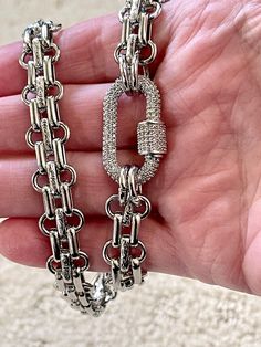 Silver Carabiner Necklace-Chunky Multilink Chain Necklace-Shiny Silver Textured Chain Necklace- Pave Carabiner Screw Lock Clasp Necklace Photo, Pearl Lariat Necklace, Necklace Elegant, Gold Pearl Necklace, Bead Pendant, Photo Locket, Mint Color, Affordable Jewelry, Big Fashion