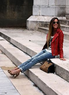 Zapatos Animal Print, Red Jacket Outfit, Style Casual Chic, Jeans With Heels, Leather Jacket Outfits, Casual Work, Leather Jackets Women, Inspiration Mode