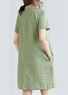 DIY green plaid Cotton clothes Women stand collar pockets oversized Dress

This dress is made of cotton or linen fabric, soft and breathy. 

Flattering cut. Makes you look slimmer and matches easily.
 
Materials used: cotton blended

Measurement:Size XL/US16-18/EUR44   
bust 104cm / 40.56"
Shoulder 41cm / 15.99"
Sleeve length 17cm / 6.63"
length 89cm / 34.71"


Size XXL/BUST-110cm   
bust 110cm / 42.9"
Shoulder 42cm / 16.38"
Sleeve length 18cm / 7.02"
length 90cm / 35.1"


Size 3XL/BUST-116cm Casual Cotton Plaid Dress With Short Sleeves, Casual Plaid Dresses With Pockets, Casual Plaid Short Sleeve Dress For Daywear, Casual Knee-length Plaid Dress For Daywear, Cotton Clothes, Dresses Xxl, Oversized Dress, Clothes Women, Woman Standing