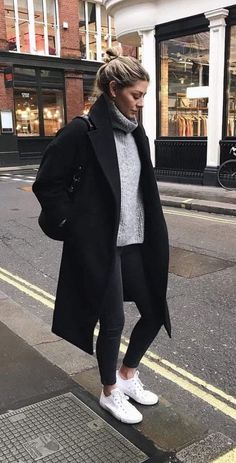 Sneaker Outfit Fall, Spring Outfit Women, Work Outfit Office, Fall Fashion Coats, Winter Chic, Fashion Trends Winter, Street Style Winter, Classy Casual, Outfits Winter