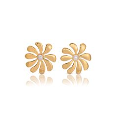 Floral Earrings Elegant Flower Shaped Earrings For Beach, Elegant Flower-shaped Earrings For Beach, Elegant Gold Earrings For Vacation, Elegant Single Flower Earring For Summer, Yellow Gold Drop Earrings For Summer, Vacation Looks, European Vacation, Gold Piece, Engraved Logo