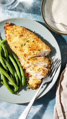 a plate with green beans and chicken on it