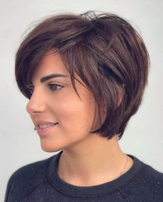 "French Bangs and 90s Short Bob for Round Faces: The Ultimate Guide"
Your ultimate guide to achieving the perfect French bangs and 90s short bob look for round face shapes.

"Effortless Beauty: 90s Short Bob and Wispy Bangs for Round Face Shapes"
Look effortlessly beautiful with a soft, retro 90s short bob paired with delicate wispy bangs.

90s Pixie Cuts with French Bangs: Hairstyles That Wow in 2024"
Turn heads in 2024 with a bold 90s pixie cut, made even more stunning with elegant French bang Medium Pixie Haircut With Bangs, Edgy Short Haircuts, Pixie Bob Haircut, Light Blonde Hair, Bob Haircut With Bangs, Short Hairstyles For Thick Hair, Long Pixie, Short Straight Hair, Short Bob Haircuts