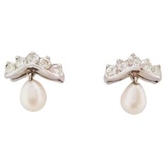 This is a gorgeous pair of elegant earrings in 14k white gold featuring a stunning array of diamonds and a pair of beautiful articulated Akoya pearl drops. These earrings combine the comfort and ease of studs with the enchanting movement of dangle earrings for a unique, dynamic, and breathtaking look! Each earring has a crown-like array of five brilliant white diamonds that serve as the base from which a beautiful pearl hangs. The brilliant scintillation of the diamonds is the perfect complement Most Expensive Pearl, Vintage Pearl Jewelry, Pearl Crown, Pearl Jewelry Design, Akoya Pearls, Elegant Earrings, Pearl Drop, White Gold Diamonds, Pearl Jewelry