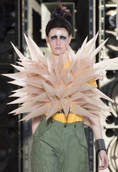 Peacock Wings, Trash Fashion, Origami Fashion, Paper Dress, Graduation Project, Junya Watanabe, Pleated Fabric, Modular Design