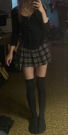 Thigh high socks, pleated skirt, mini skirt, outfit ideas, outfit inspo Sweet Goth Aesthetic, Alex Dorame Outfits, Emo Concert Outfit Summer, Black Outfits Skirt, Ghost Aesthetic Outfit, Mid Black Skirt Outfit, Short Pencil Skirt Outfits, Soft Goth Style, Tight Clothes Outfits