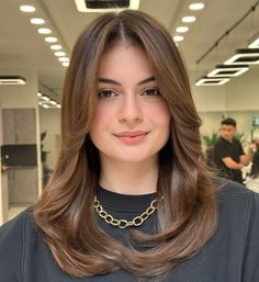 Long Framing Layers and Bangs Best Haircut For Oval Face, Round Face Haircuts Medium, Face Framing Hair, Middle Hair, Haircuts For Medium Length Hair, Oval Face Haircuts, Hair Inspiration Long, Layered Haircuts For Medium Hair, Fall Hair Cuts