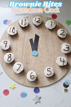 brownie clock Countdown Clock, Ringing In The New Year, Brownie Bites, Party Food And Drinks, Food Crafts, New Year’s Eve, Heart For Kids, Perfect Desserts, Holiday Treats