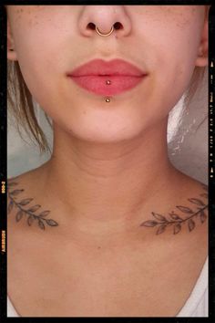 Piercing Inspiration Middle Of Lip Piercing, Pierced Girls, Delicate Facial Piercings, Bottom Middle Lip Piercing, Labret Piercing Small Lips, Labret Piercing Jewelry, Delicate Face Piercings, Piercing Vertical Labret, Angel Kiss Piercing